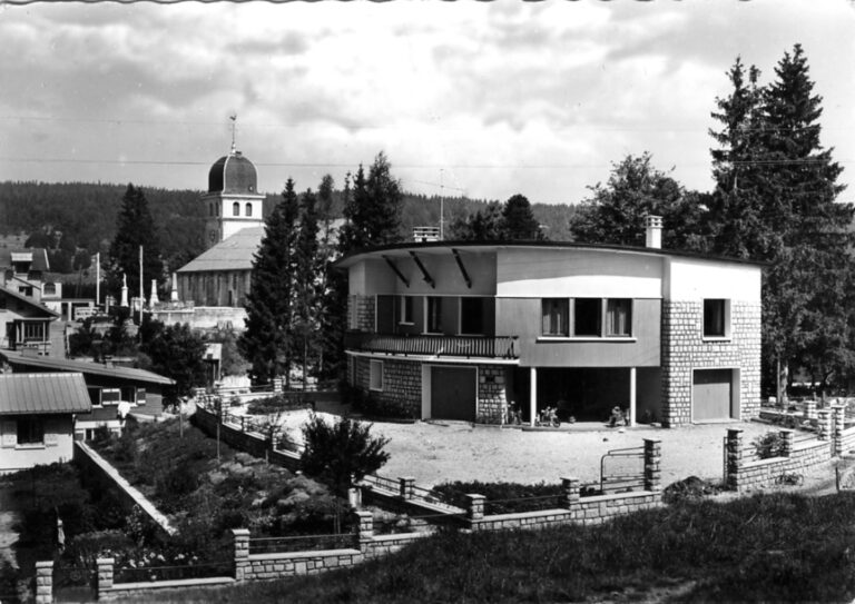 Cote 2H751 [?] aux Archives Départementales du Jura, procuration du 31 janvier 1700 faite aux Rousses par les habitants des Rousses et des Landes